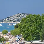 And Mrkovic Lokacija I Parking Vodice