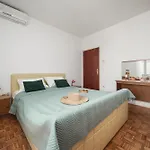 Apartment And Rooms Mrkovic Top Lokacija I Parking Vodice
