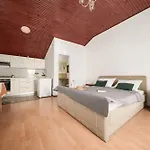 Apartment And Rooms Mrkovic Top Lokacija I Parking Apartment