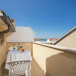 Apartment And Rooms Mrkovic Top Lokacija I Parking Apartment *