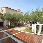 Apartment And Rooms Mrkovic Top Lokacija I Parking Apartment