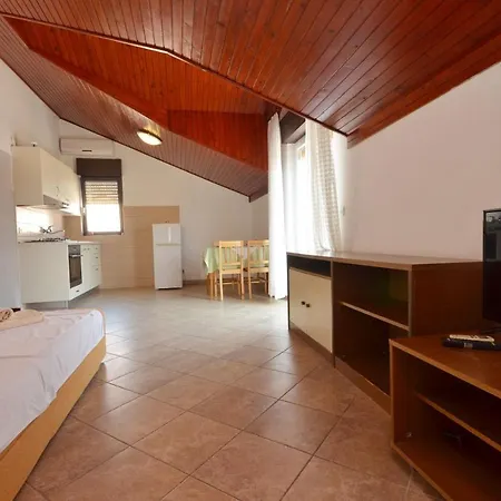 And Mrkovic Apartment Vodice