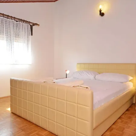 Apartament And Mrkovic
