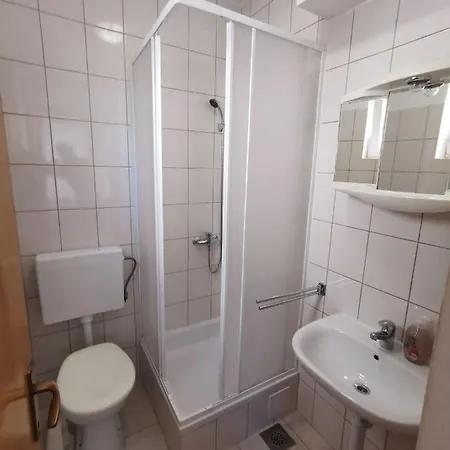 And Mrkovic Lokacija I Parking Apartman Vodice