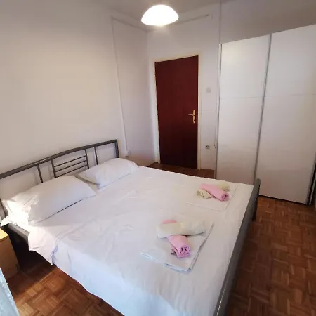 And Mrkovic * Vodice