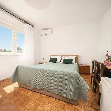 Apartment And Mrkovic Vodice