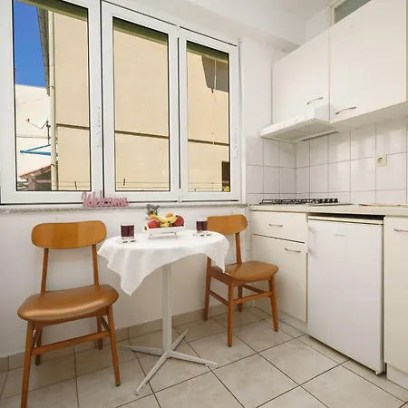 Apartman And Mrkovic Lokacija I Parking Vodice