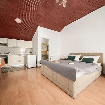 And Mrkovic Lokacija I Parking Apartman