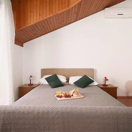 Apartment And Mrkovic Vodice