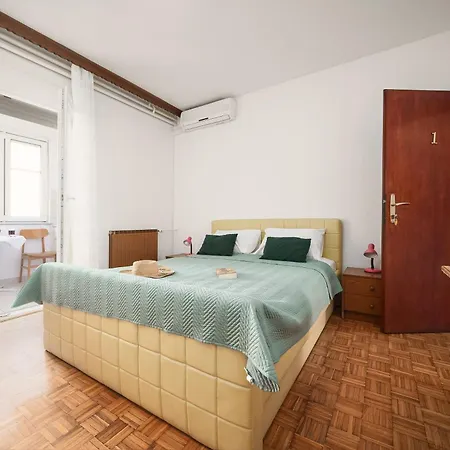 And Mrkovic Lokacija I Parking Apartman