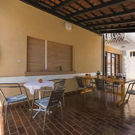 Apartment And Mrkovic Vodice