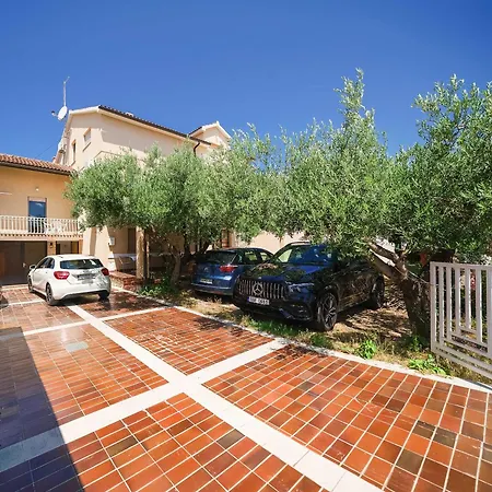 And Mrkovic * Vodice