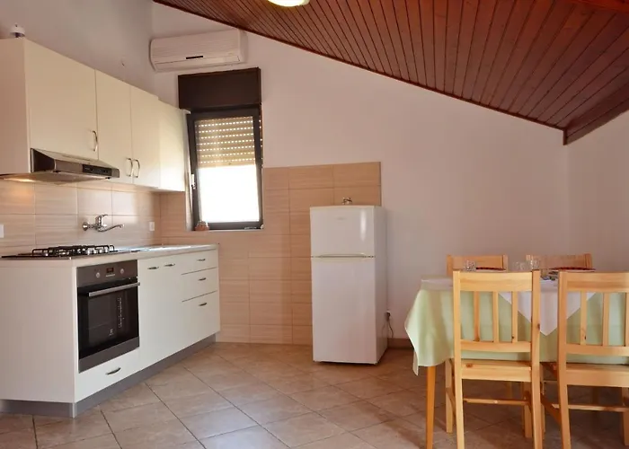 And Mrkovic * Vodice