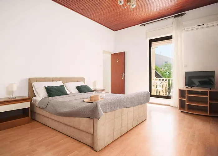 And Mrkovic- Steps To Beach&center * Vodice