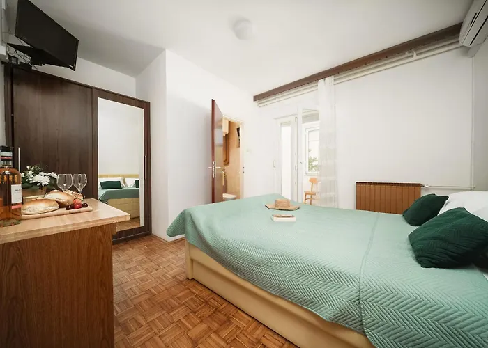 And Mrkovic- Steps To Beach&center Apartman *