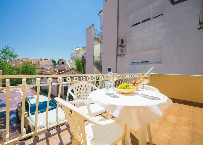 And Mrkovic- Steps To Beach&center Apartman Vodice