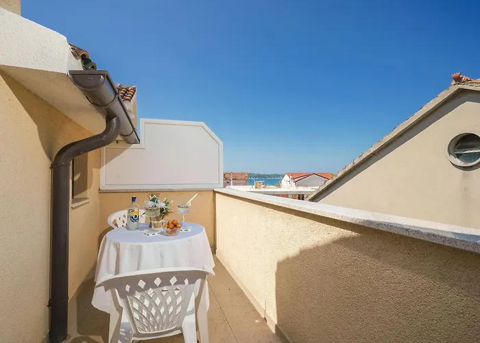 And Mrkovic- Steps To Beach&center Apartman *