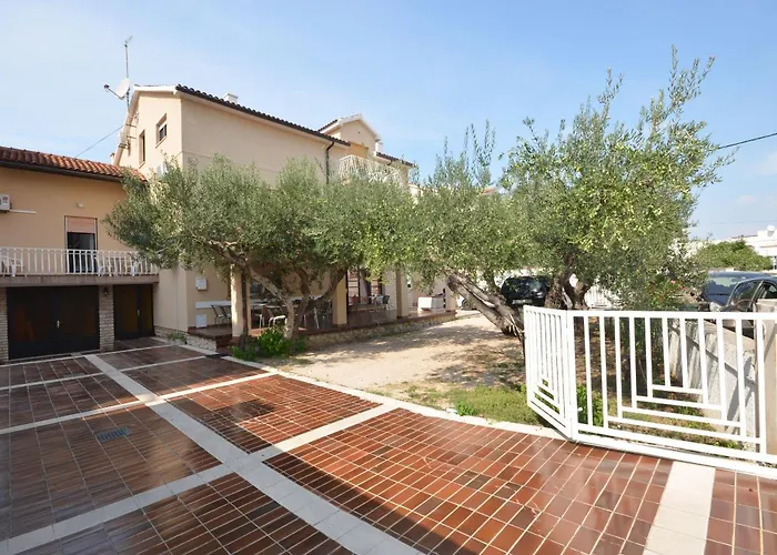 And Mrkovic- Steps To Beach&center Apartman